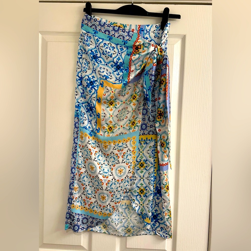 ZARA Blue and Yellow Patterned Midi Skirt